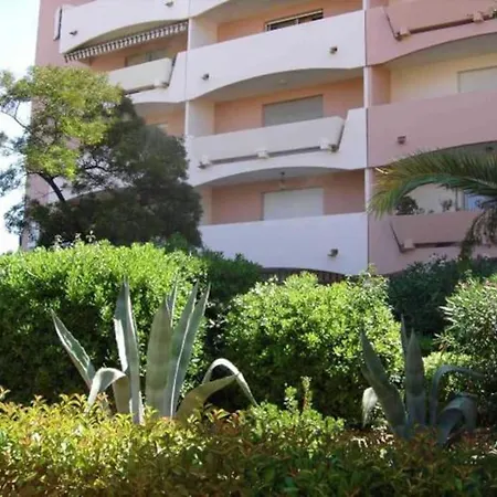 Apartament Tres Beau Studio Climatise Dans Avec Parking Couvert