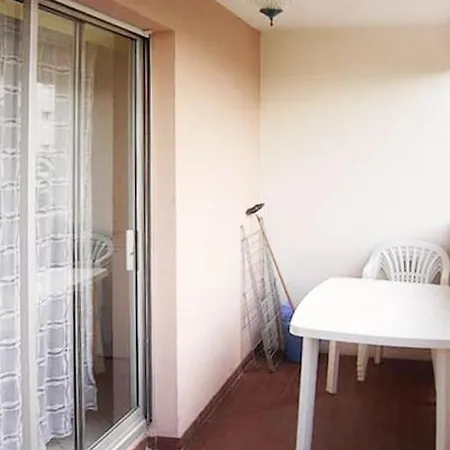 Apartment Tres Beau Studio Climatise Dans Avec Parking Couvert