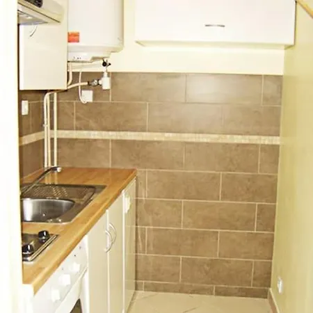 Apartment Tres Beau Studio Climatise Dans Avec Parking Couvert